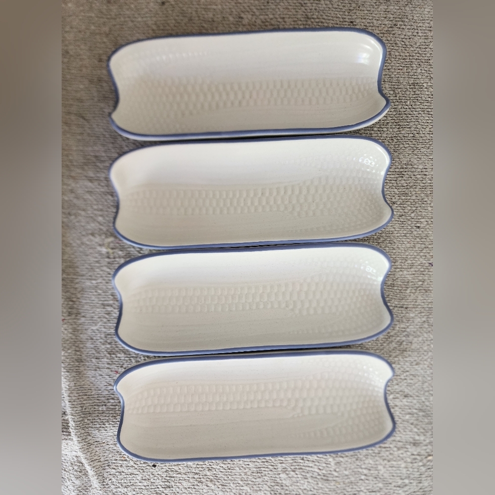 Pfaltzgraff yorktowne set of 4 corn dishes blue and cream EUC